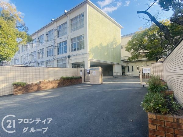 四條畷市二丁通町　新築一戸建て　１期　２号棟(四條畷市立くすのき小学校)