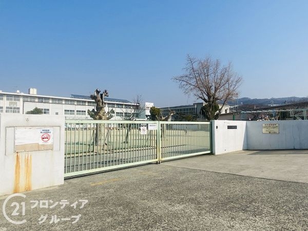 四條畷市中野３丁目の中古一戸建て(四條畷市立四條畷小学校)