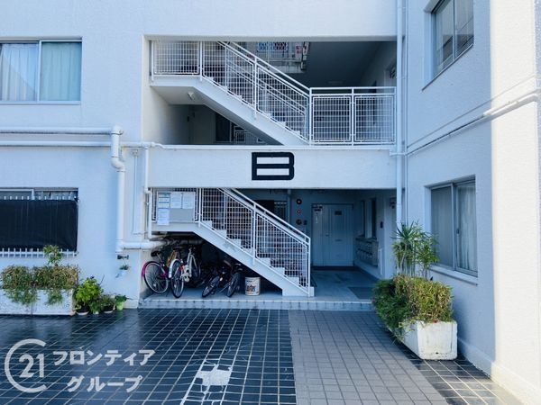 忍ケ丘クレセントヴィラＥ号棟　中古マンション