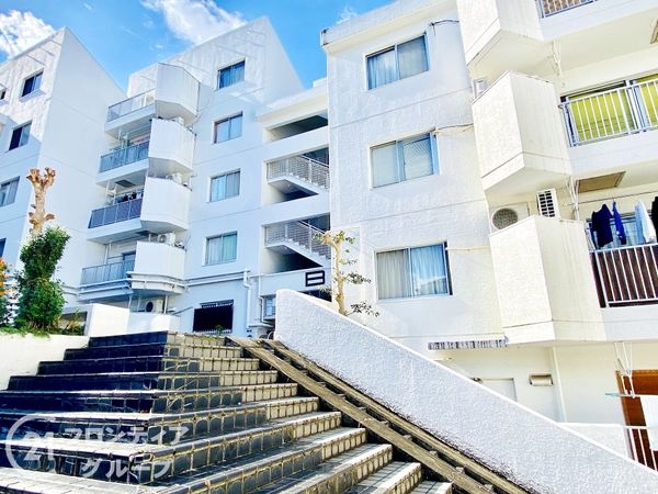 忍ケ丘クレセントヴィラＥ号棟　中古マンション