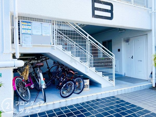 忍ケ丘クレセントヴィラＥ号棟　中古マンション