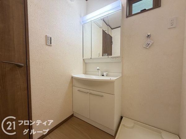 寝屋川市黒原橘町　新築一戸建て　１号棟