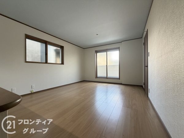 寝屋川市黒原橘町　新築一戸建て　１号棟