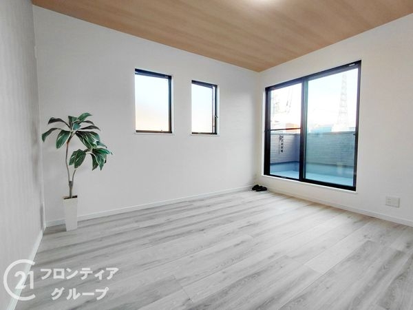四條畷市美田町　新築一戸建て　１３号棟