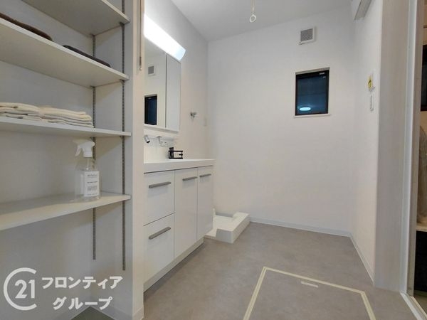 四條畷市美田町　新築一戸建て　８号棟