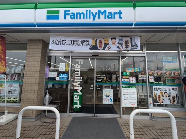宝塚市山本野里２丁目の中古一戸建て(ファミリーマート宝塚山本野里店)