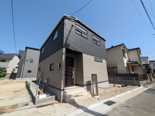 宝塚市寿町　新築一戸建て　全３区画　１号棟