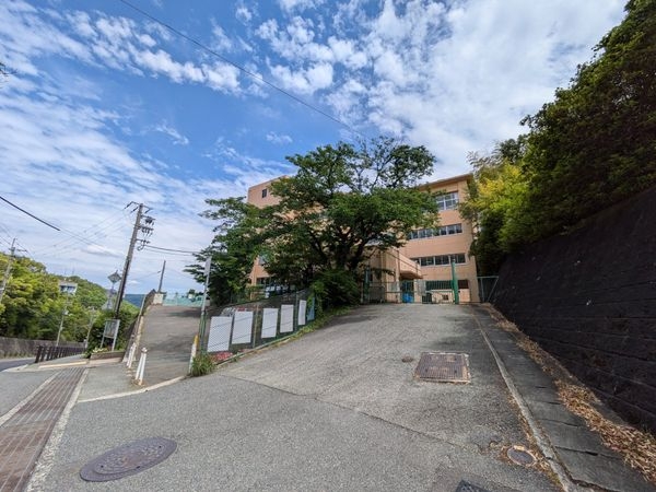 宝塚市長尾台1丁目の中古一戸建て(宝塚市立長尾台小学校)