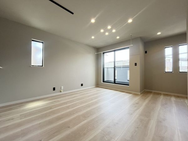 西宮市里中町３丁目　新築一戸建て