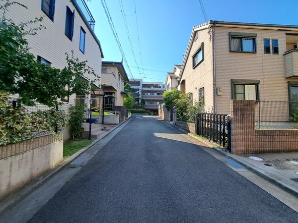 宝塚市雲雀丘３丁目の中古一戸建て