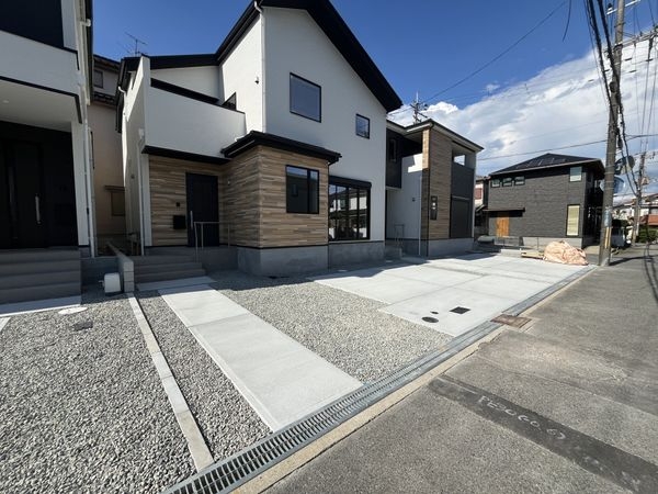 宝塚市南ひばりガ丘１丁目　新築一戸建て　１期　２号棟