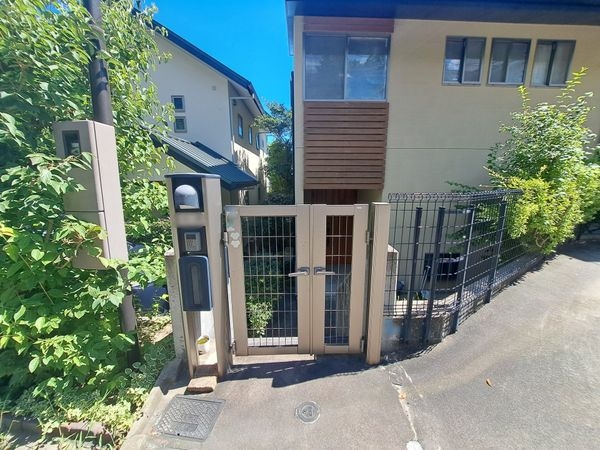 宝塚市雲雀丘山手２丁目の中古一戸建て