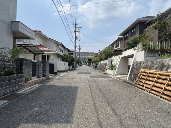 宝塚市中山五月台１丁目　新築一戸建て　２号棟
