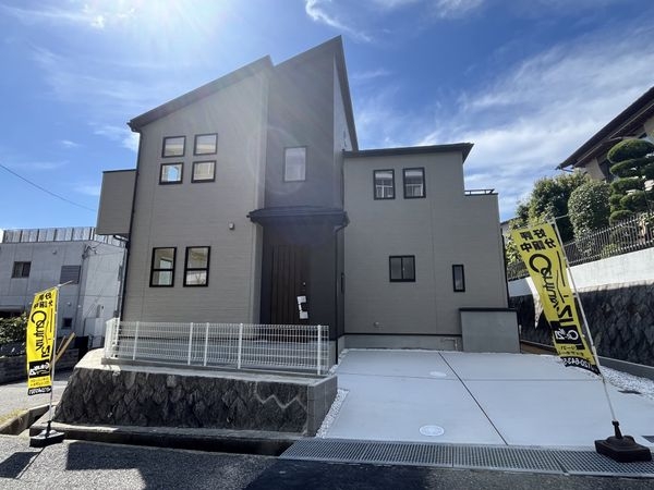 宝塚市中山五月台１丁目　新築一戸建て　１号棟