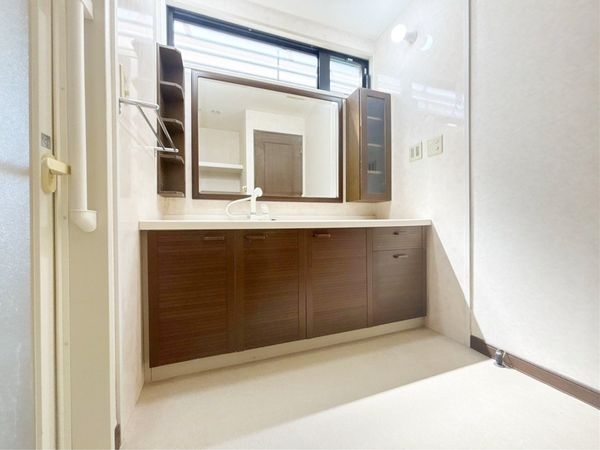 宝塚市野上4丁目の中古一戸建て(洗面台・洗面所)