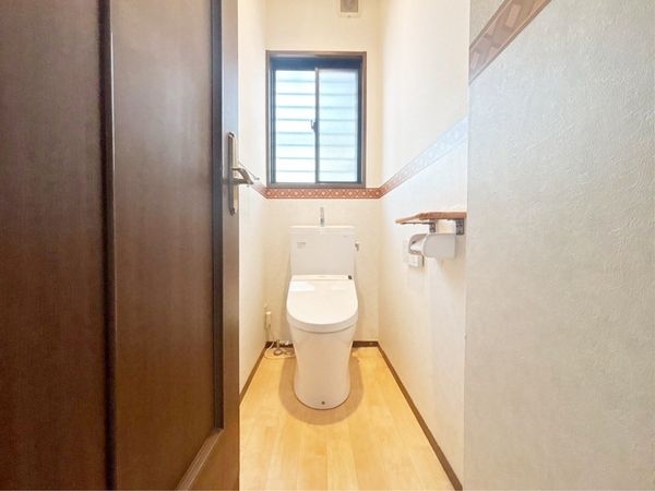 宝塚市野上4丁目の中古一戸建て(トイレ)