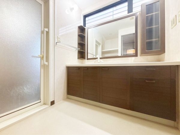 宝塚市野上4丁目の中古一戸建て(洗面台・洗面所)