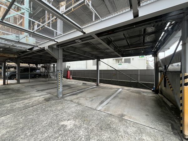 イトーピア逆瀬川 中古マンション(駐車場)