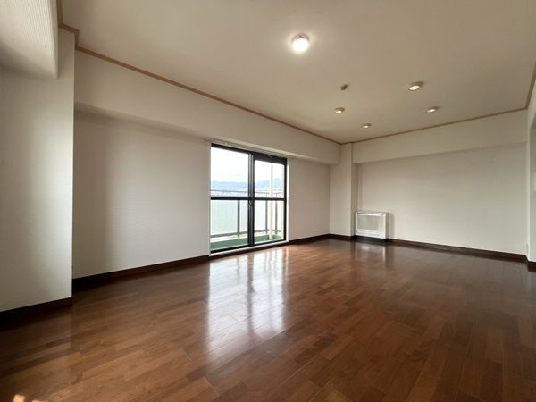 イトーピア逆瀬川 中古マンション(リビング)