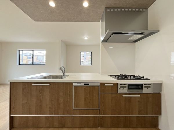 宝塚市山本西１丁目　新築一戸建て　１期　２号棟