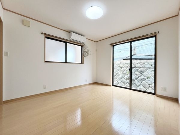 宝塚市宝梅３丁目の中古一戸建て