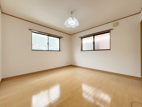 宝塚市宝梅３丁目の中古一戸建て