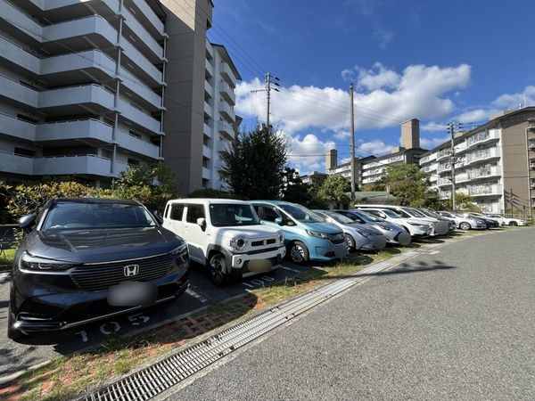 芦屋緑2住宅5号棟 中古マンション(駐車場)
