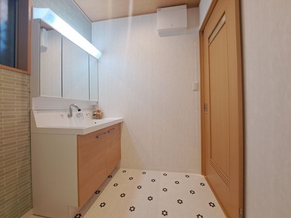 宝塚市宝梅３丁目の中古一戸建て