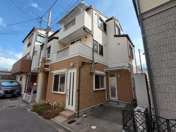 西宮市里中町２丁目の中古一戸建て