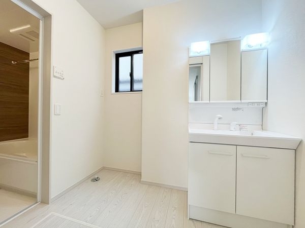 宝塚市末成町　新築一戸建て