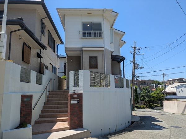 西宮市新甲陽町　中古一戸建て