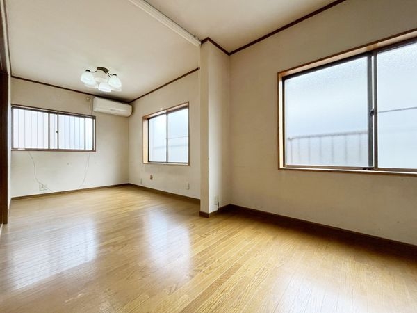 西宮市小曽根町３丁目の中古一戸建て