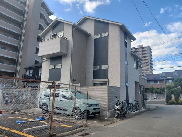 西宮市中前田町　中古一戸建て