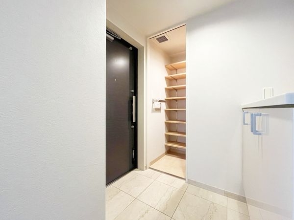 アズ・ワン、リッシュ　中古マンション