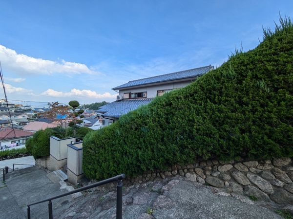 西宮市仁川百合野町　中古一戸建て