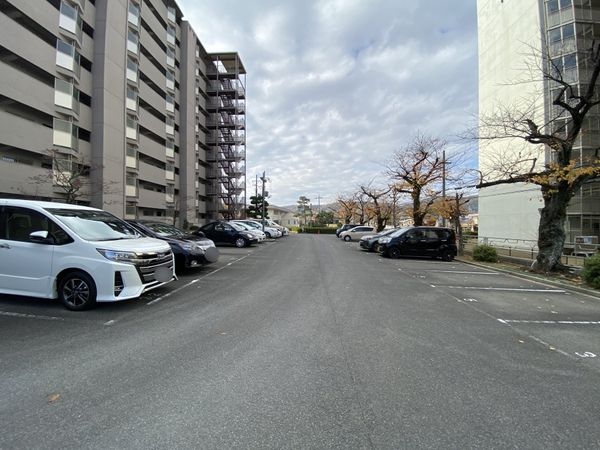 山科団地B棟 中古マンション(駐車場)