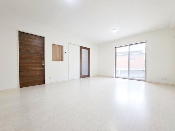 大津市一里山4丁目の中古一戸建て(リビング)