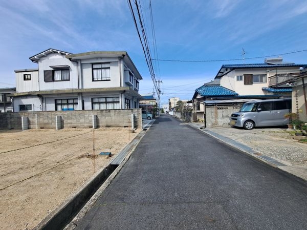 守山市下之郷1丁目 新築一戸建て 1号棟(前面道路含む現地写真)