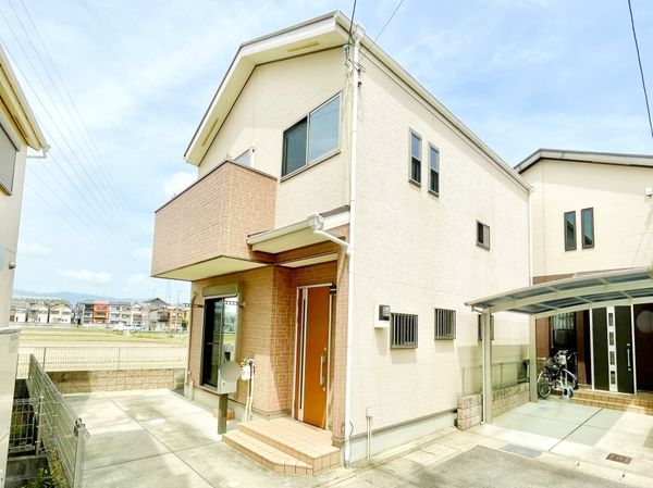 京都市伏見区羽束師鴨川町　中古一戸建て