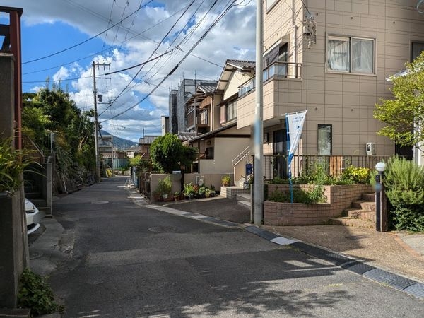 大津市大門通の中古一戸建て(前面道路含む現地写真)