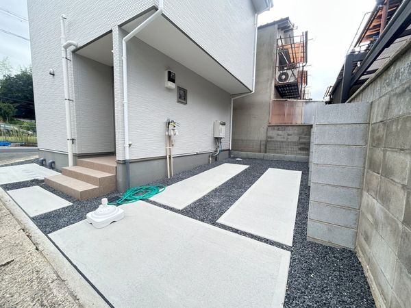 京都市伏見区醍醐外山街道町 新築一戸建て(駐車場)