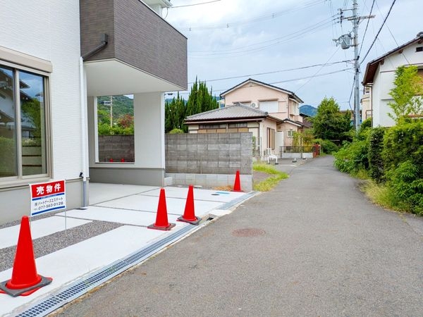大津市錦織2丁目 新築一戸建て 1期 2号地(前面道路含む現地写真)