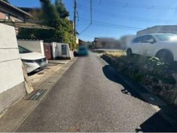 大津市瀬田6丁目の中古一戸建て(前面道路含む現地写真)