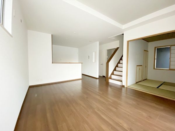 京都市伏見区羽束師菱川町　中古一戸建て