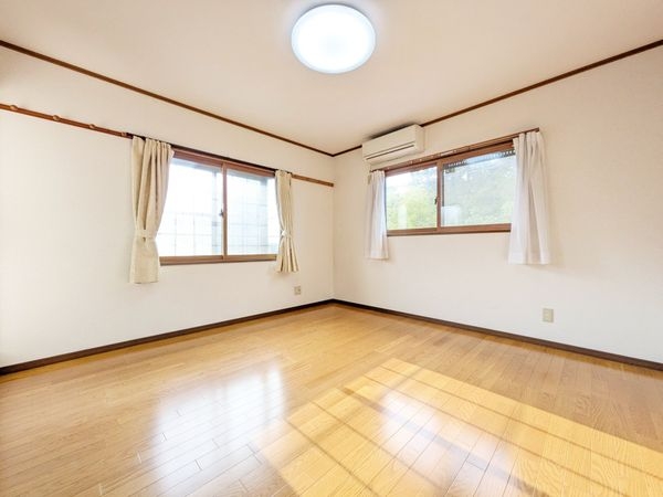栗東市下戸山の中古一戸建て