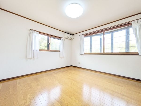 栗東市下戸山の中古一戸建て