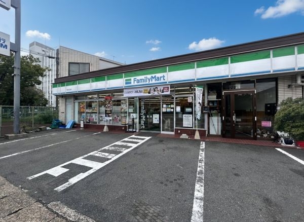 プレサンスレジェンド六地蔵　中古マンション(ファミリーマート六地蔵駅前店)