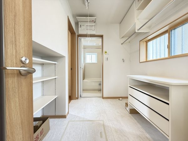 守山市小島町　新築一戸建て　２号棟