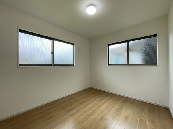 京都市山科区御陵岡町　新築一戸建て