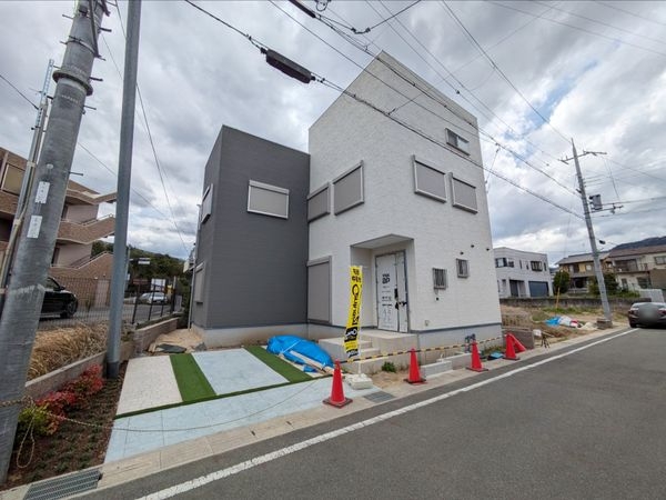 大津市石山寺４丁目　新築一戸建て　１期　２号地